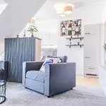 Luxury 2Br And 1Lr Apartment With Balcony - 9 Min To Center