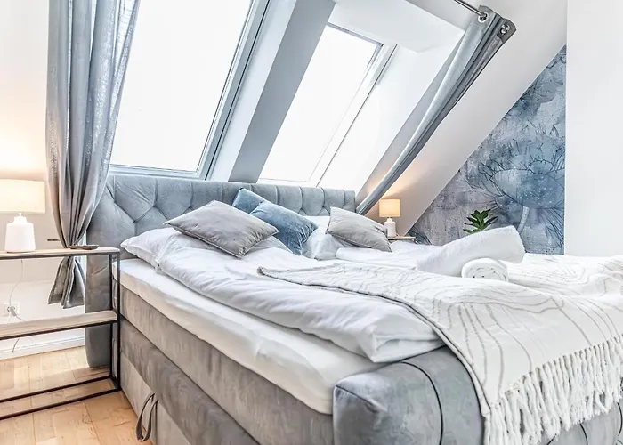 Luxury 2Br And 1Lr Apartment With Balcony - 9 Min To Center