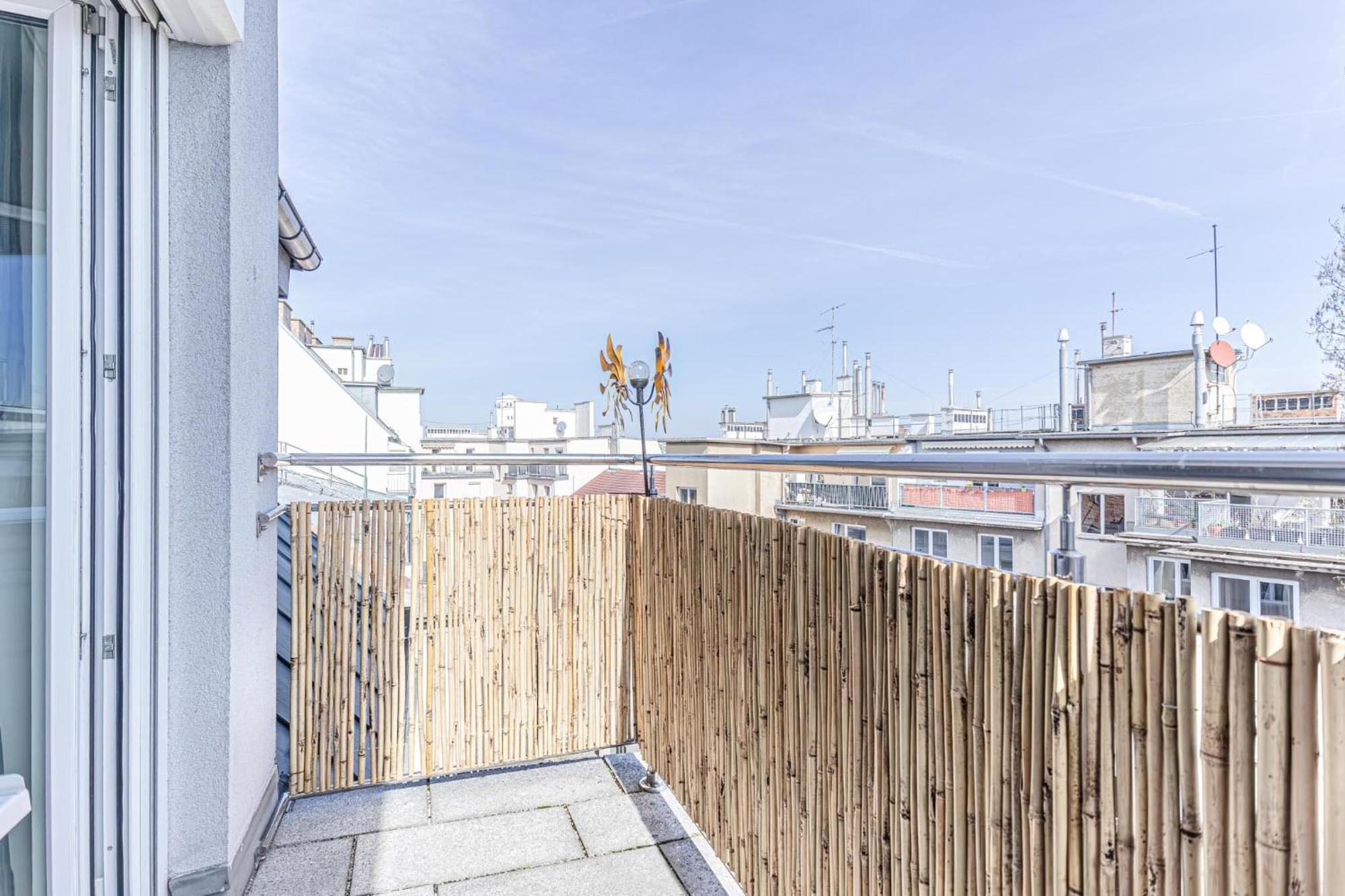 Luxury 2br And 1lr With Balcony - 9 Min To Center Apartment